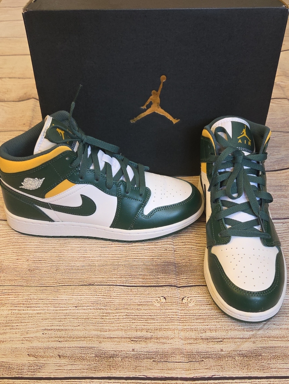 Nike Air Jordan 1 Mid Noble Green Pollen White